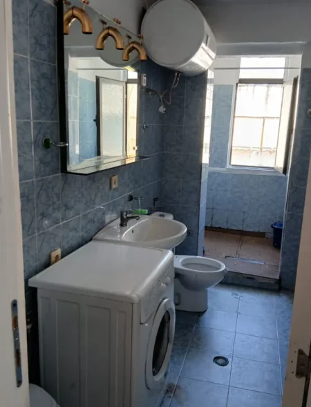 Tirane, jepet me qera apartament 1+1 Kati 5, 70 m² 600 € (VASIL SHANTO)