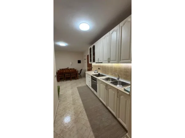 Tirane, jepet me qera apartament 2+1 Kati 9, 95 m² 850 € (21 dhjetori)