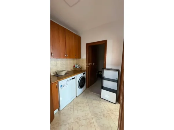Tirane, jepet me qera apartament 2+1 Kati 9, 95 m² 850 € (21 dhjetori)