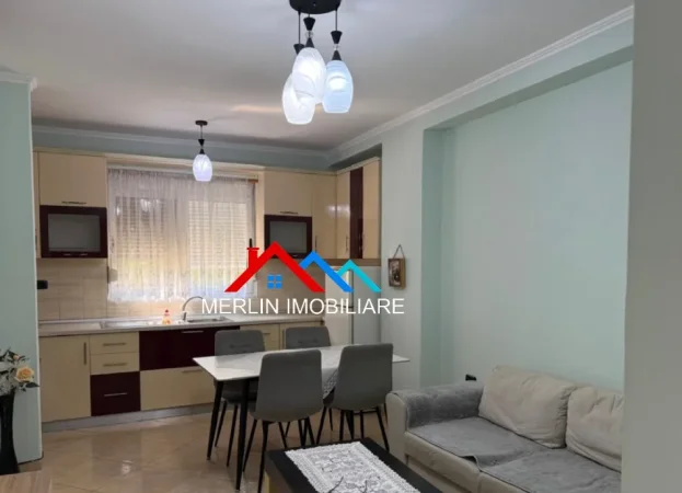 Tirane, jepet me qera apartament 2+1+Ballkon Kati 3, 67 m² 535 € (BULEVARDI BAJRAM CURRI,MATERNITETI I RI.)