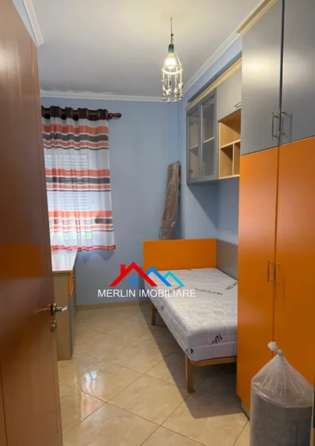 Tirane, jepet me qera apartament 2+1+Ballkon Kati 3, 67 m² 535 € (BULEVARDI BAJRAM CURRI,MATERNITETI I RI.)