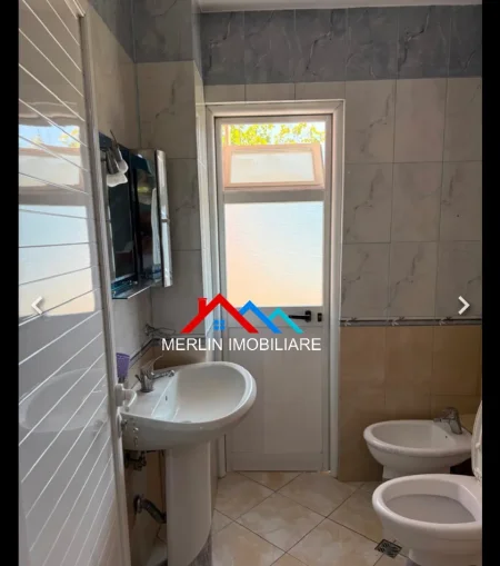 Tirane, jepet me qera apartament 2+1+Ballkon Kati 3, 67 m² 535 € (BULEVARDI BAJRAM CURRI,MATERNITETI I RI.)