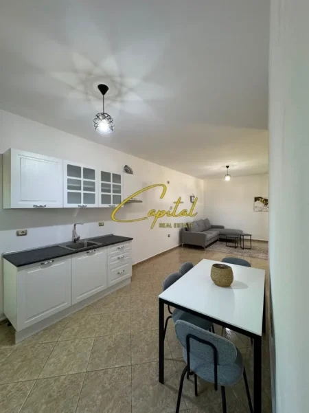 Tirane, jepet me qera apartament 1+1 Kati 2, 80 m² 400 € (BULEVARDI BAJRAM CURRI)