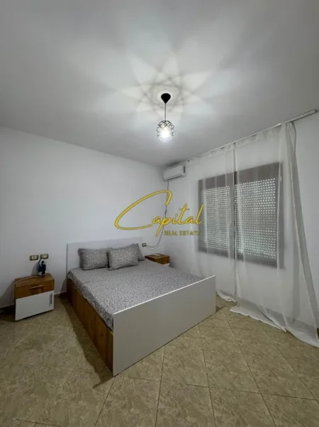 Tirane, jepet me qera apartament 1+1 Kati 2, 80 m² 400 € (BULEVARDI BAJRAM CURRI)