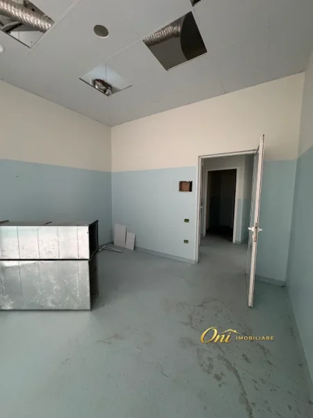 Tirane, shitet dyqan Kati 0, 132 m² 490.000 € (KIKA 2)