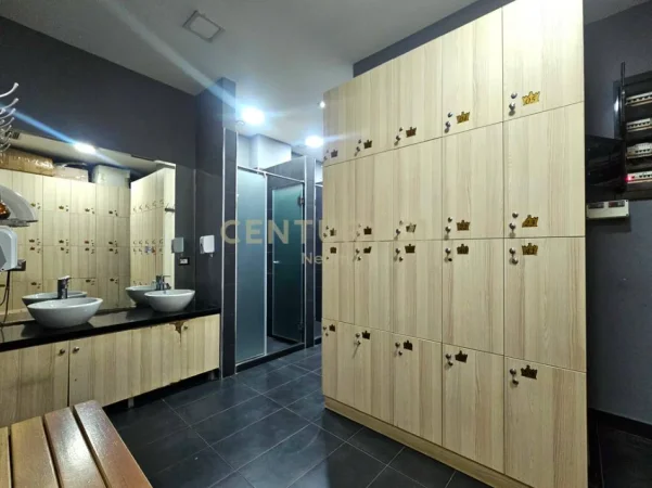 Tirane, jepet me qera ambjent biznesi Kati 1, 500 m² 6.000 € (Rr.Teodor Koka)
