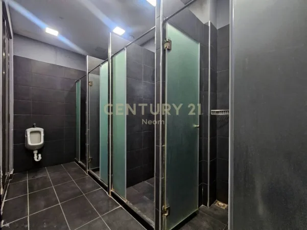 Tirane, jepet me qera ambjent biznesi Kati 1, 500 m² 6.000 € (Rr.Teodor Koka)