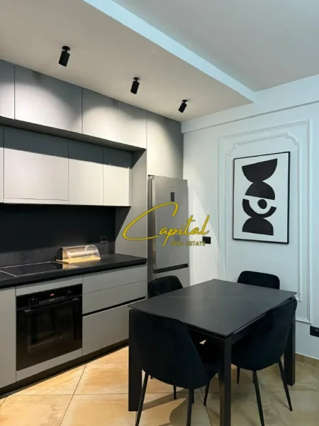 Tirane, jepet me qera apartament 1+1 Kati 3, 70 m² 550 € (KODRA E DIELLIT)