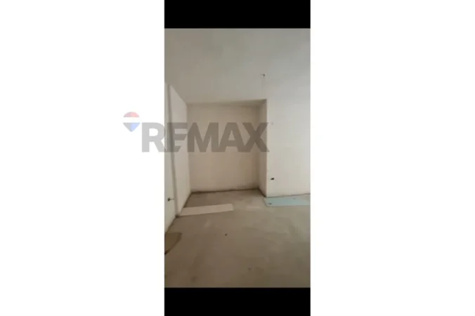 Vlore - Lungomare, shitet apartament 1+1 Kati 2, 71 m² (Rruga Reshat Osmani, Vlore)