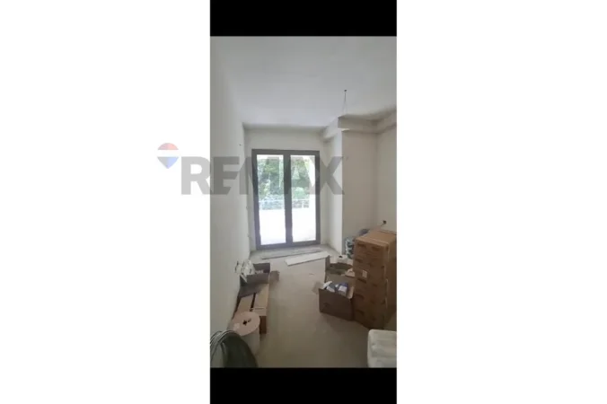 Vlore - Lungomare, shitet apartament 1+1 Kati 2, 71 m² (Rruga Reshat Osmani, Vlore)