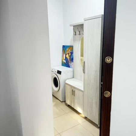 Tirane, jepet me qera apartament 1+1 Kati 1, 67 m² 500 € (5 Maji)