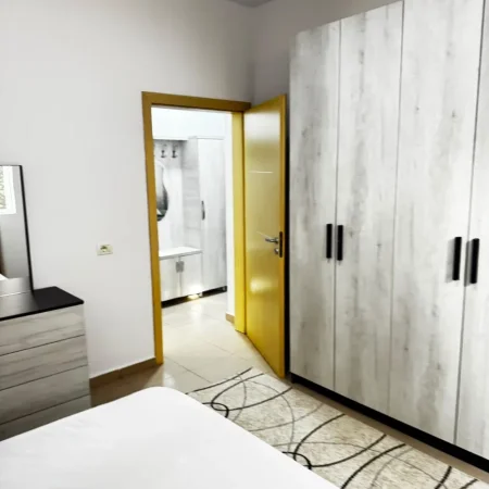 Tirane, jepet me qera apartament 1+1 Kati 1, 67 m² 500 € (5 Maji)