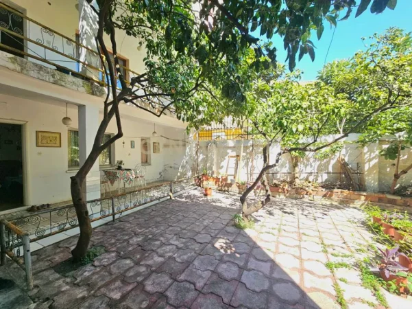 Tirane, jepet me qera magazine , 500 m² 1.000 € 