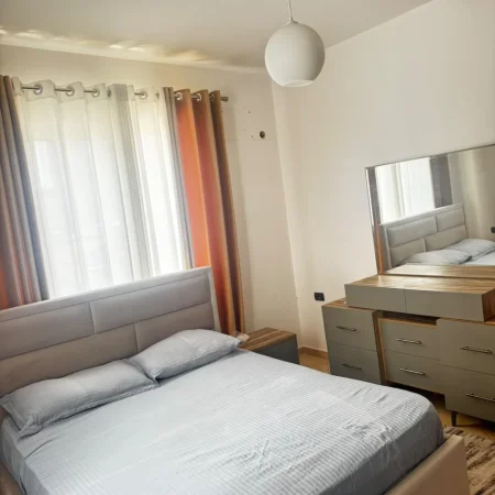 Tirane, jepet me qera apartament 1+1 Kati 4, 87 m² 500 € (5 Maji)
