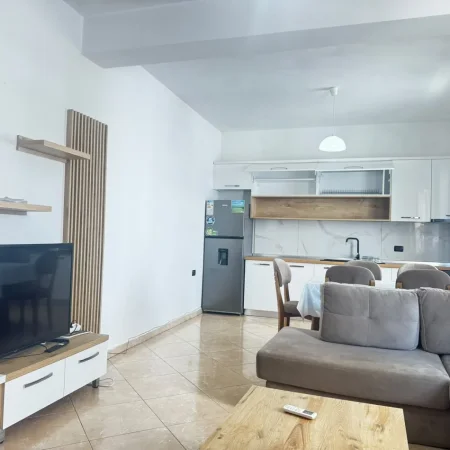 Tirane, jepet me qera apartament 1+1 Kati 4, 87 m² 500 € (5 Maji)