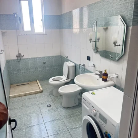 Tirane, jepet me qera apartament 1+1 Kati 4, 87 m² 500 € (5 Maji)
