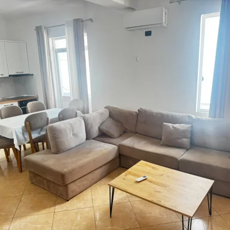 Tirane, jepet me qera apartament 1+1 Kati 4, 87 m² 500 € (5 Maji)