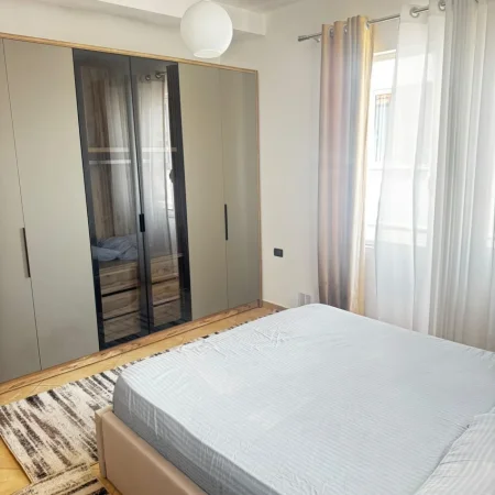 Tirane, jepet me qera apartament 1+1 Kati 4, 87 m² 500 € (5 Maji)