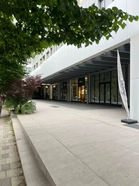 Tirane, shitet ambjent biznesi Kati 1, 72 m² 252.000 € (Rruga Kavajes)