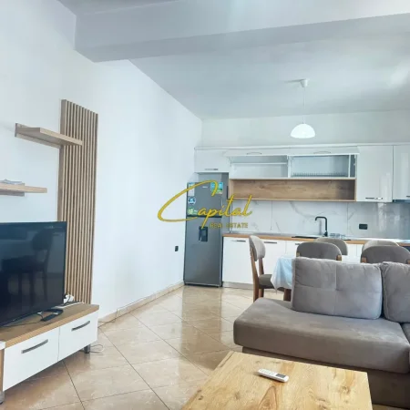 Tirane, jepet me qera apartament 1+1 Kati 4, 85 m² 500 € (5 MAJI)