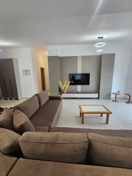 Tirane, jepet me qera apartament+verande | Penthouse 2+1+Ballkon Kati 7, 130 m² 600 € (FRESKU)