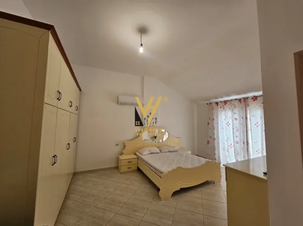 Tirane, jepet me qera apartament+verande | Penthouse 2+1+Ballkon Kati 7, 130 m² 600 € (FRESKU)