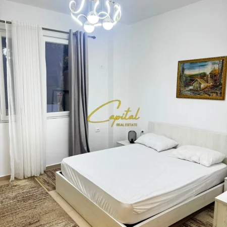 Tirane, jepet me qera apartament 1+1 Kati 1, 65 m² 500 € (5 MAJI)