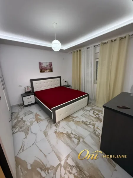 Tirane, jepet me qera apartament 2+1 Kati 2, 94 m² 650 € (ALI DEMI)