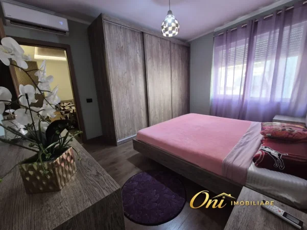 Tirane, jepet me qera apartament 2+1 , 100 m² 900 € (KIKA 2)