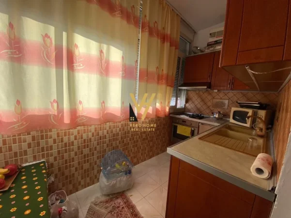 Tirane, jepet me qera apartament 2+1+Ballkon Kati 7, 100 m² 570 € (IRFAN TOMINI)