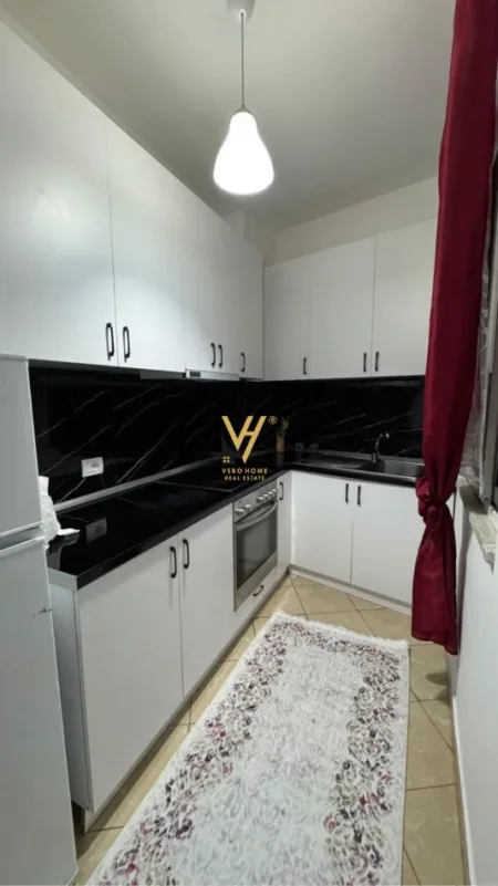 Tirane, jepet me qera apartament 1+1+Ballkon Kati 7, 65 m² 420 € (ASTIR)