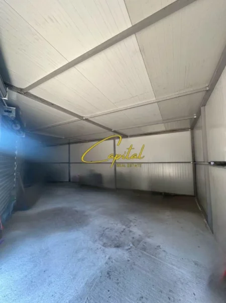 Tirane, jepet me qera magazine Kati 0, 56 m² 400 € (ISH SHESHI SHQIPONJA)