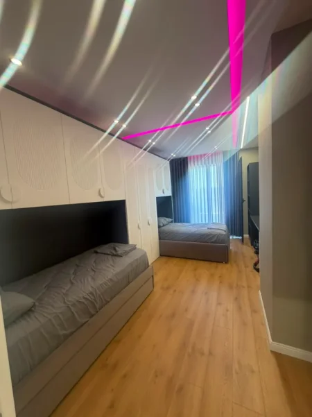 Tirane, shitet apartament 2+1+Ballkon Kati 7, 104 m² 150.000 € (Kompleksi Mehillaj, Kamez ( Prane Rrethit Ullirit ))