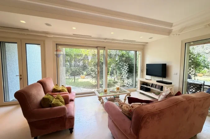 Vlore, shitet apartament 3+1 Kati 0, 283 m² 700.000 € (Dhermi)