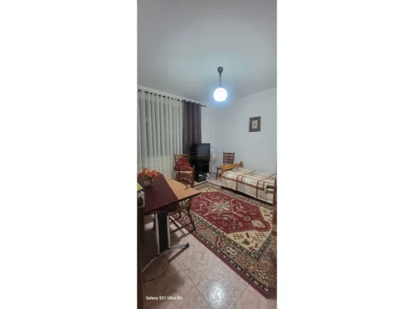 Tirane, jepet me qera apartament 2+1 Kati 8, 109 m² 900 € (bllok)