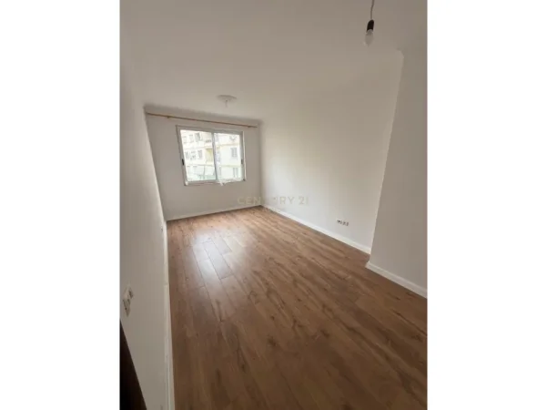 Tirane, shitet apartament 2+1 Kati 3, 91 m² 140.000 € (astir tek fratari)