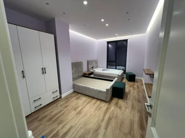 Tirane, jepet me qera apartament 3+1 Kati 7, 135 m² 1.000 € (PORCELAN)