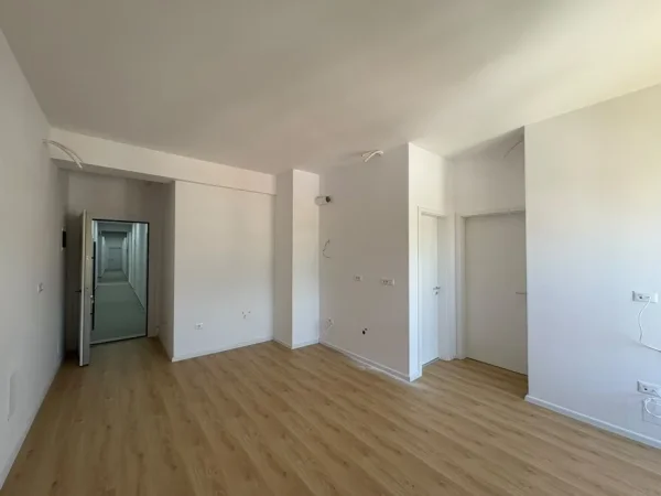 Tirane, jepet me qera apartament 1+1 Kati 3, 60 m² 350 € (Ali Demi)