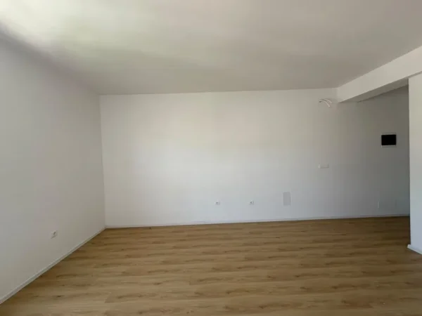 Tirane, jepet me qera apartament 1+1 Kati 3, 60 m² 350 € (Ali Demi)