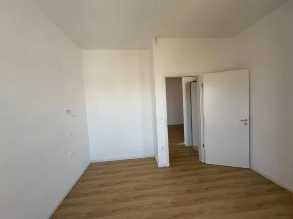 Tirane, jepet me qera apartament 1+1 Kati 3, 60 m² 350 € (Ali Demi)