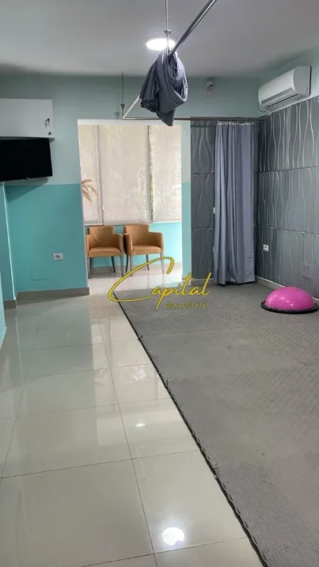 Tirane, jepet me qera apartament 2+1 Kati 1, 75 m² 187.500 € (ISH TREGU ELEKTRIK)