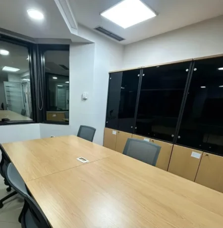 Tirane, jepet me qera zyre Kati 10, 450 m² 16.000 € (BULEVARDI DESHMORET E KOMBIT)