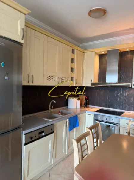 Tirane, jepet me qera apartament 2+1 Kati 9, 100 m² 850 € (ISH BLLOKU)