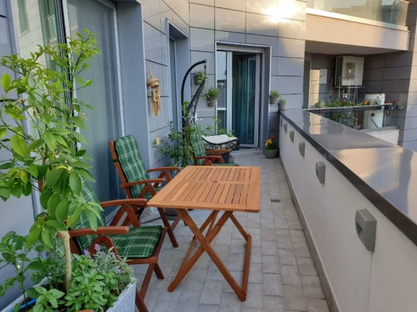 Shqiperi, jepet me qera apartament 2+1+2+Parkim, Kati 6, 120 m² 1.800 € (Qender)