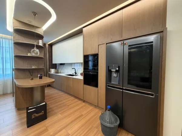 Tirane, shes apartament 2+1+Ballkon Kati 2, 130 m² 360.000 € 