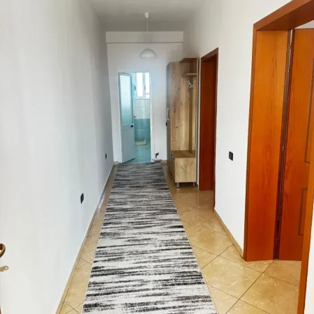 Tirane, jepet me qera apartament 1+1 Kati 4, 85 m² 500 € (5 MAJI)