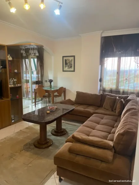 Tirane, jepet me qera apartament 2+1+Ballkon Kati 7, 95 m² 750 € (Stacioni i Trenit)