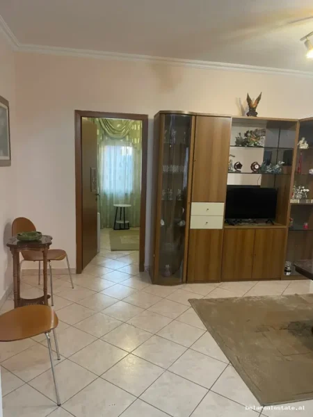 Tirane, jepet me qera apartament 2+1+Ballkon Kati 7, 95 m² 750 € (Stacioni i Trenit)