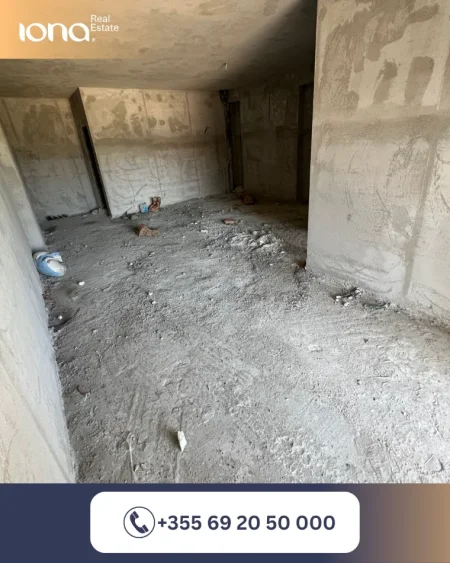 Mali Robit, shitet apartament 1+1 Kati 4, 77 m² 104.500 € (350 m larg detit)