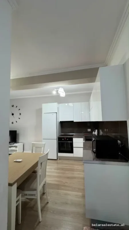 Tirane, jepet me qera apartament 1+1+Ballkon Kati 6, 62 m² 640 € (Brryli)